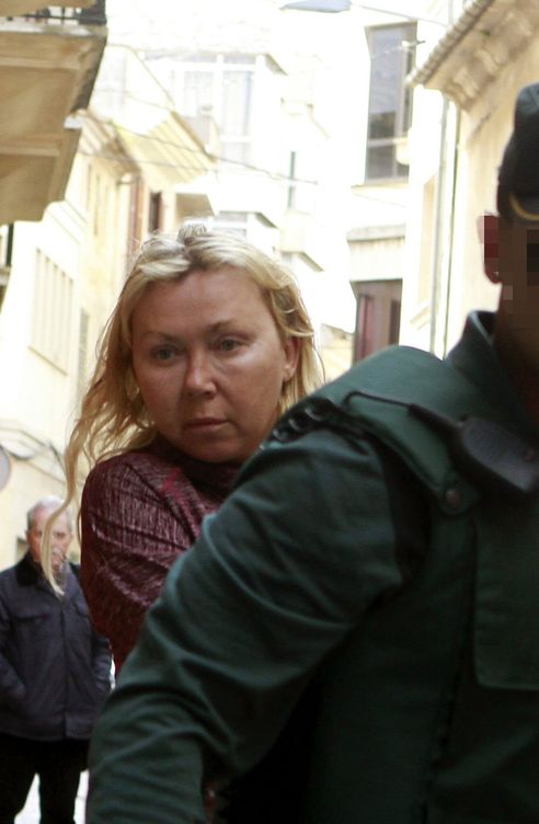 La mujer detenida como presunta autora de la muerte a cuchilladas de su marido en Cala Millor. (EFE)