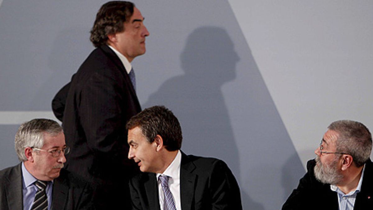 Zapatero trata de sacar rédito electoral a la negociación colectiva con una reunión sorpresa