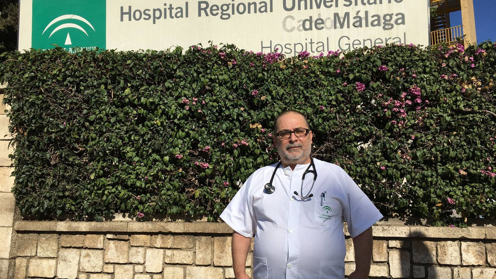 Foto: Héctor Muñoz es el segundo médico más veterano del servicio de Urgencias del hospital Carlos de Haya de Málaga. (A.R.)