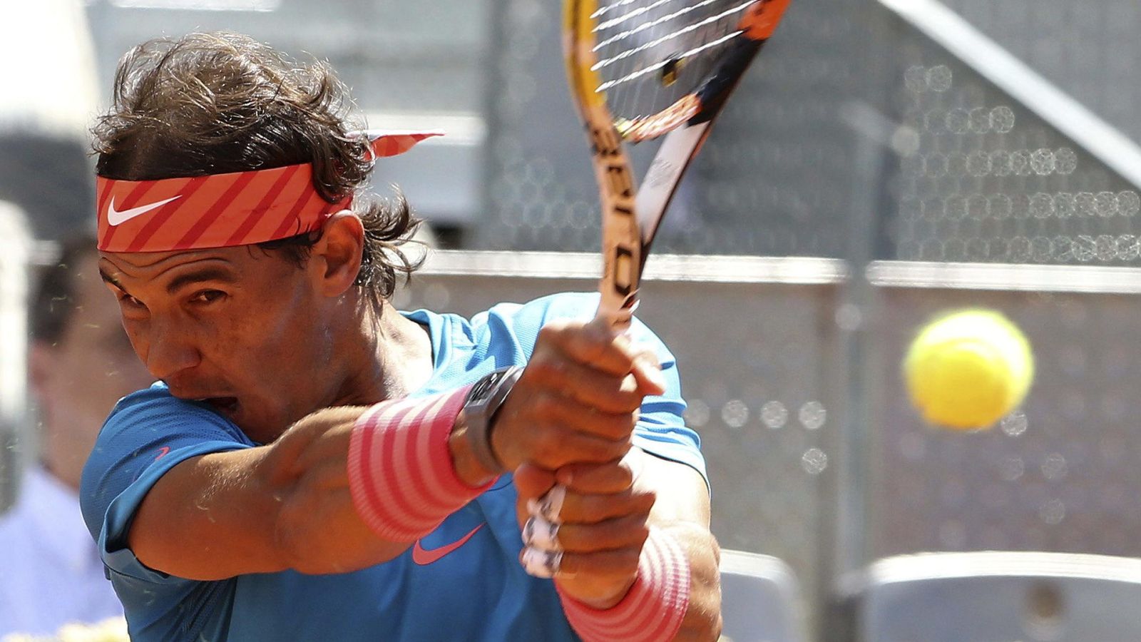 Foto: Rafa Nadal supo 'tirar' de cabeza para sobreponerse a Dimitrov y meterse en las semifinales de Madrid.