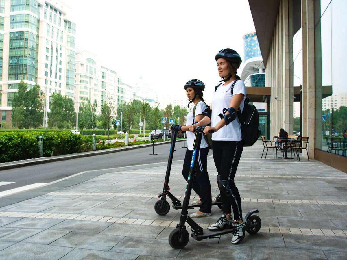 Foto: Los patinetes eléctricos son muy populares a la hora de moverse por las grandes ciudades (Marat Mazitov para Unsplash)