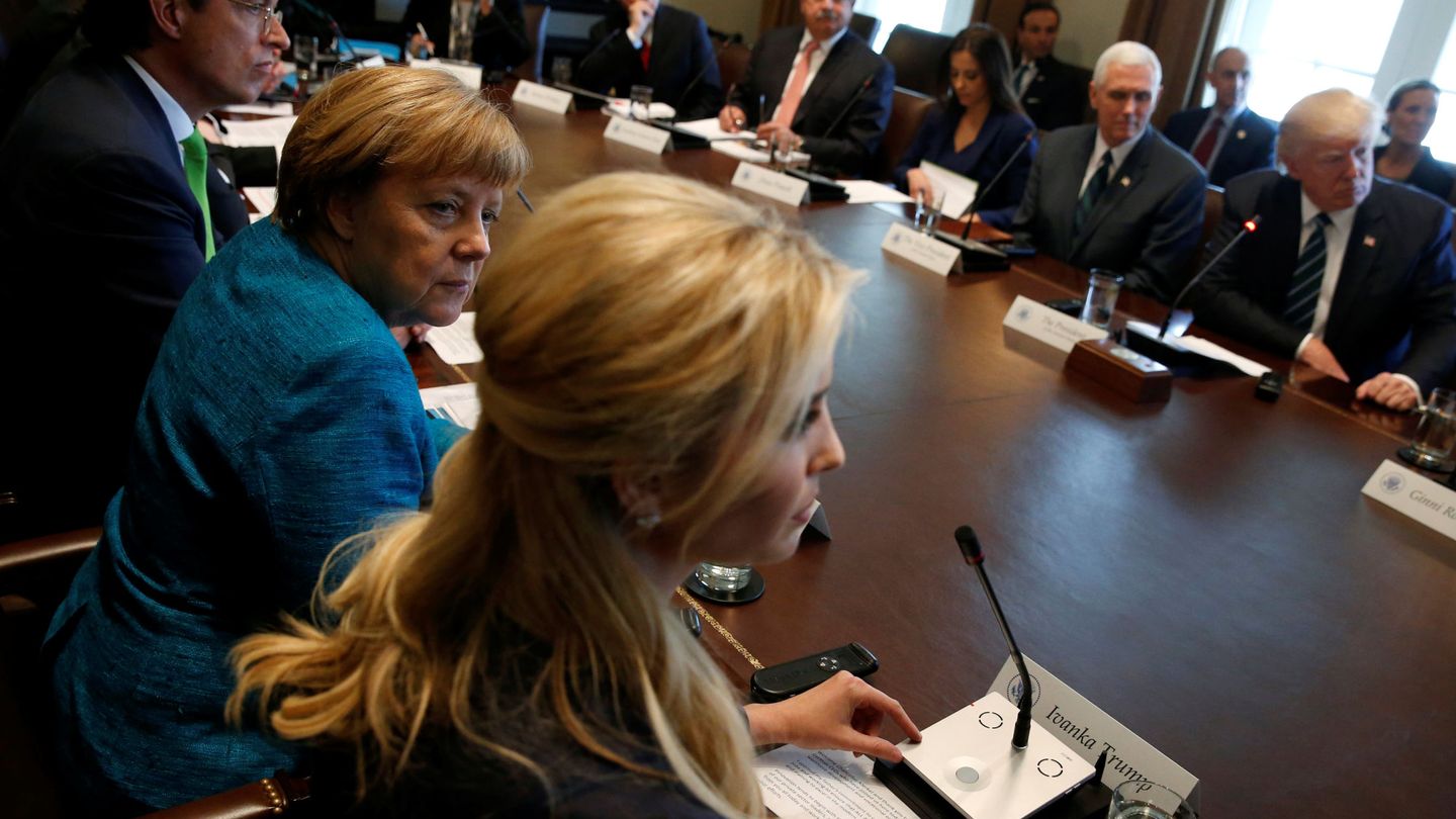 La canciller Angela Merkel e Ivanka Trump durante una reunión empresarial en la Casa Blanca, Washington. (Reuters)