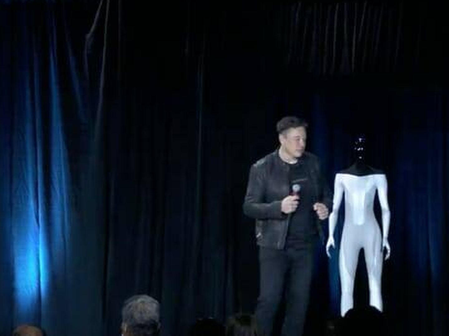 Musk y el Tesla Bot.