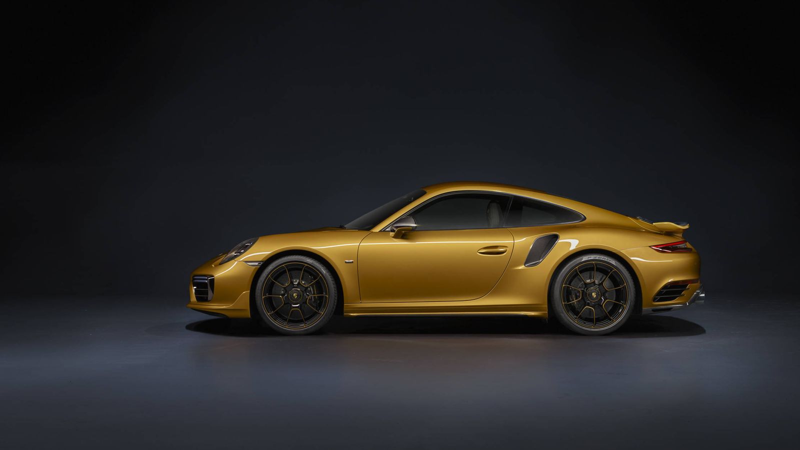 Foto: Color exclusivo amarillo oro metalizado para este 911 Turbo S. 