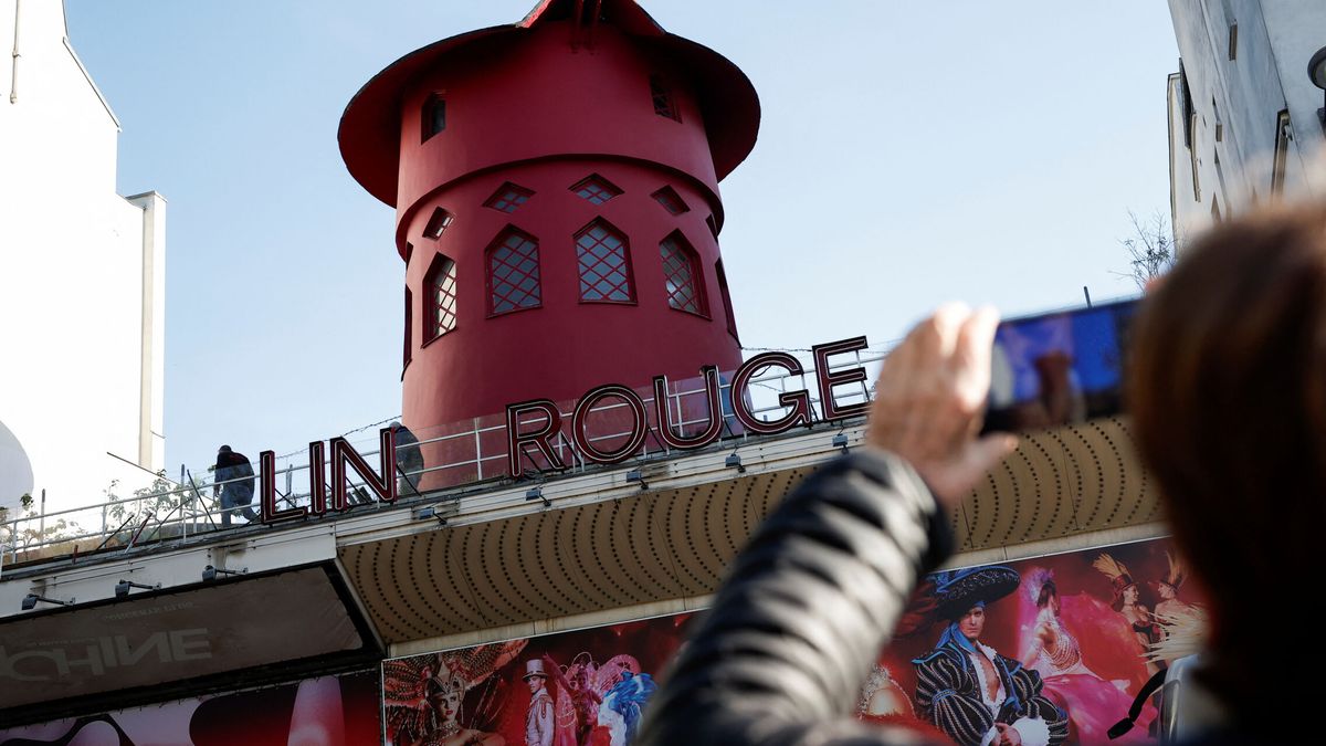 Colapsan las aspas del cabaret Moulin Rouge de París: el vídeo de cómo ha quedado el enclave