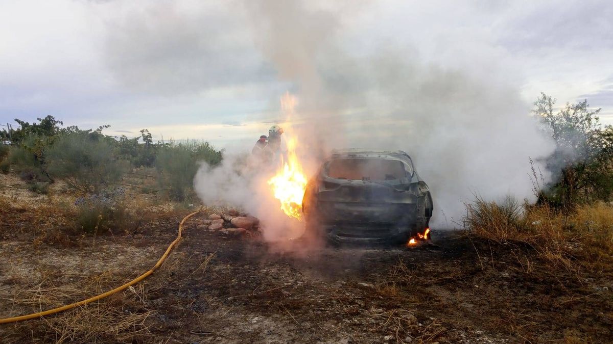 Investigan la aparición de un cadáver en un coche quemado en Azagra (Navarra)