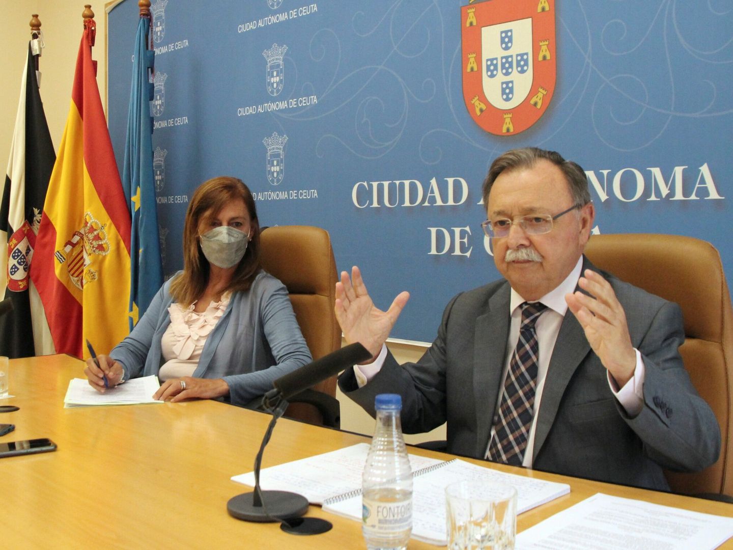 El presidente de Ceuta, Juan Jesús Vivas, y la consejera de Presidencia, Mabel Deu. (EFE)