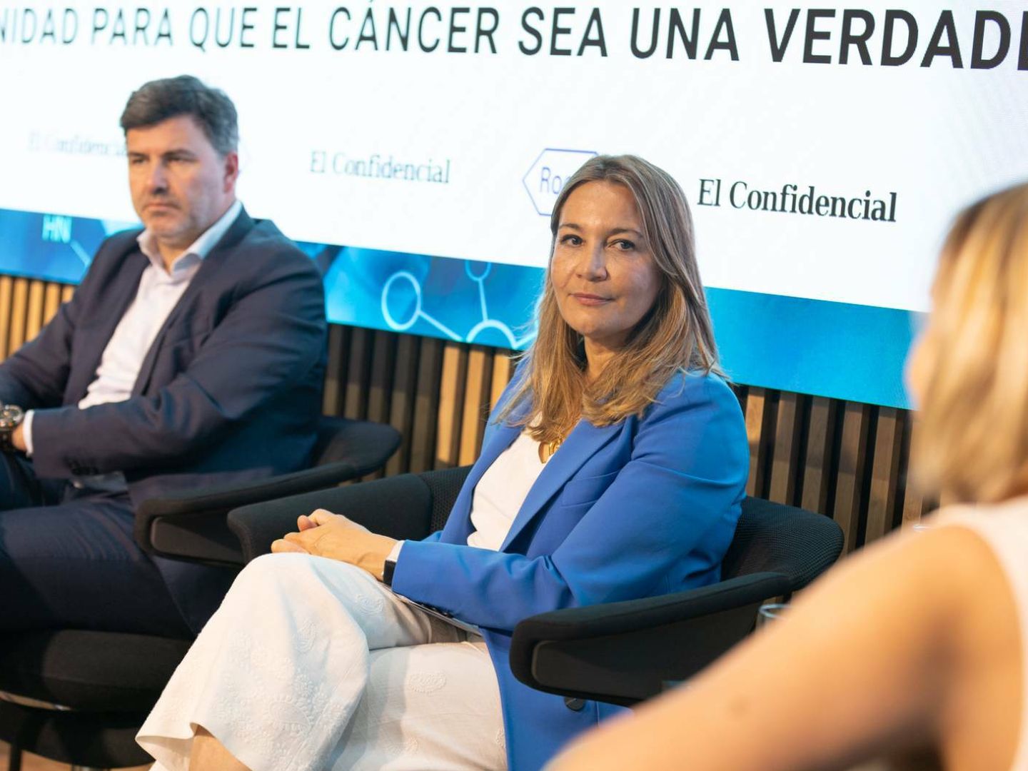 Susana Solís y Nicolás González Casares durante la mesa ‘Presidencia española de la UE: oportunidad para que el cáncer sea una verdadera prioridad’.