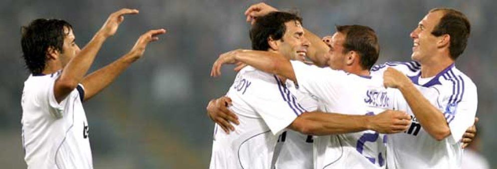 Foto: Van Nistelrooy y Pandev sellan un partido incómodo para el Real Madrid