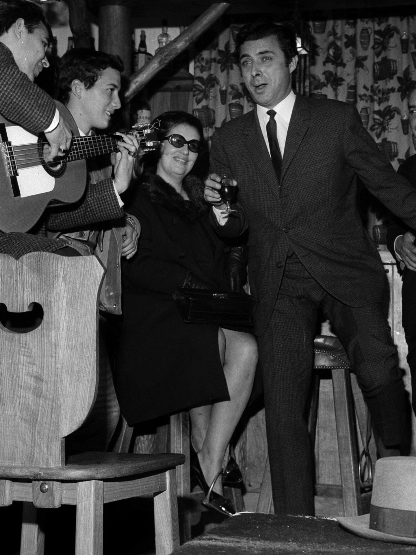 Enrique Vargas, en una actuación entre amigos en los años 60. (EFE)