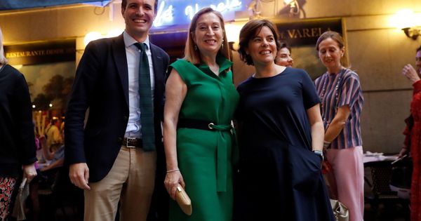 Foto: La presidenta del congreso Ana Pastor (c) junto a los candidatos a la Presidencia del PP Pablo Casado y Soraya Sáenz de Santamaría. (EFE)