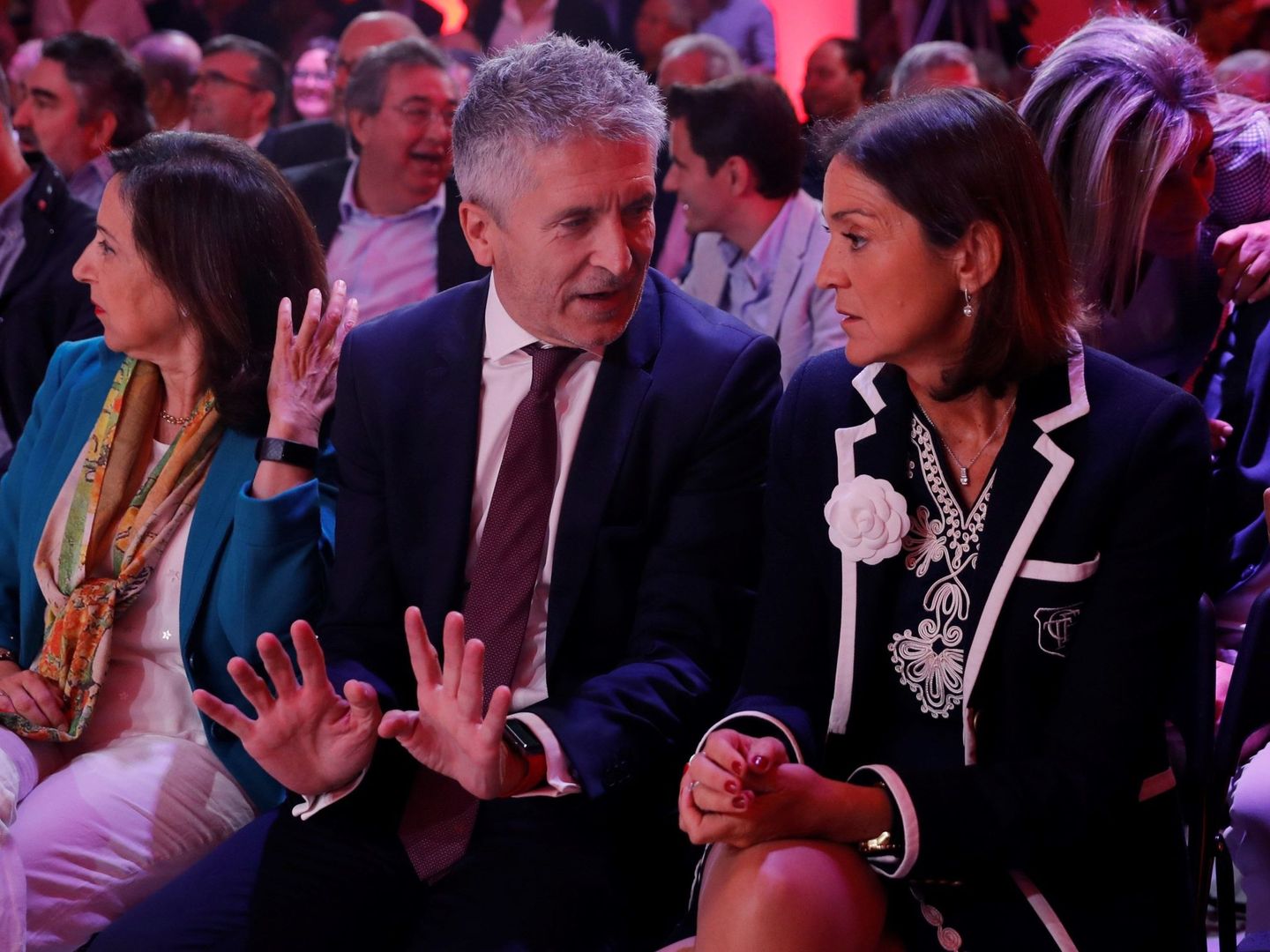 Más fila cero: los ministros Margarita Robles, Fernando Grande-Marlaska y Reyes Maroto. (EFE)