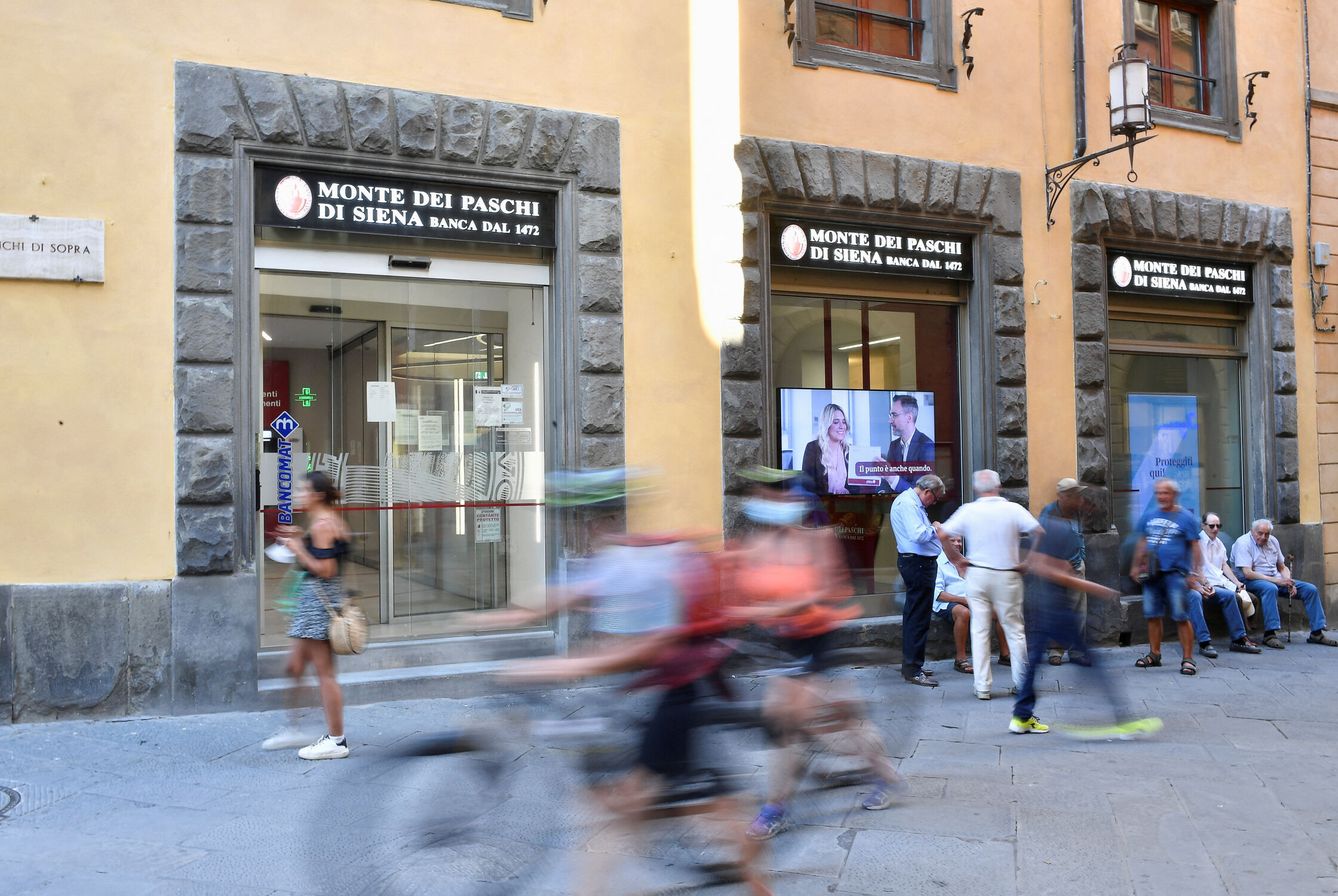 Oficina de Monte dei Paschi en Siena, una de los bancos más afectados. (Reuters/J. Lorenzini)