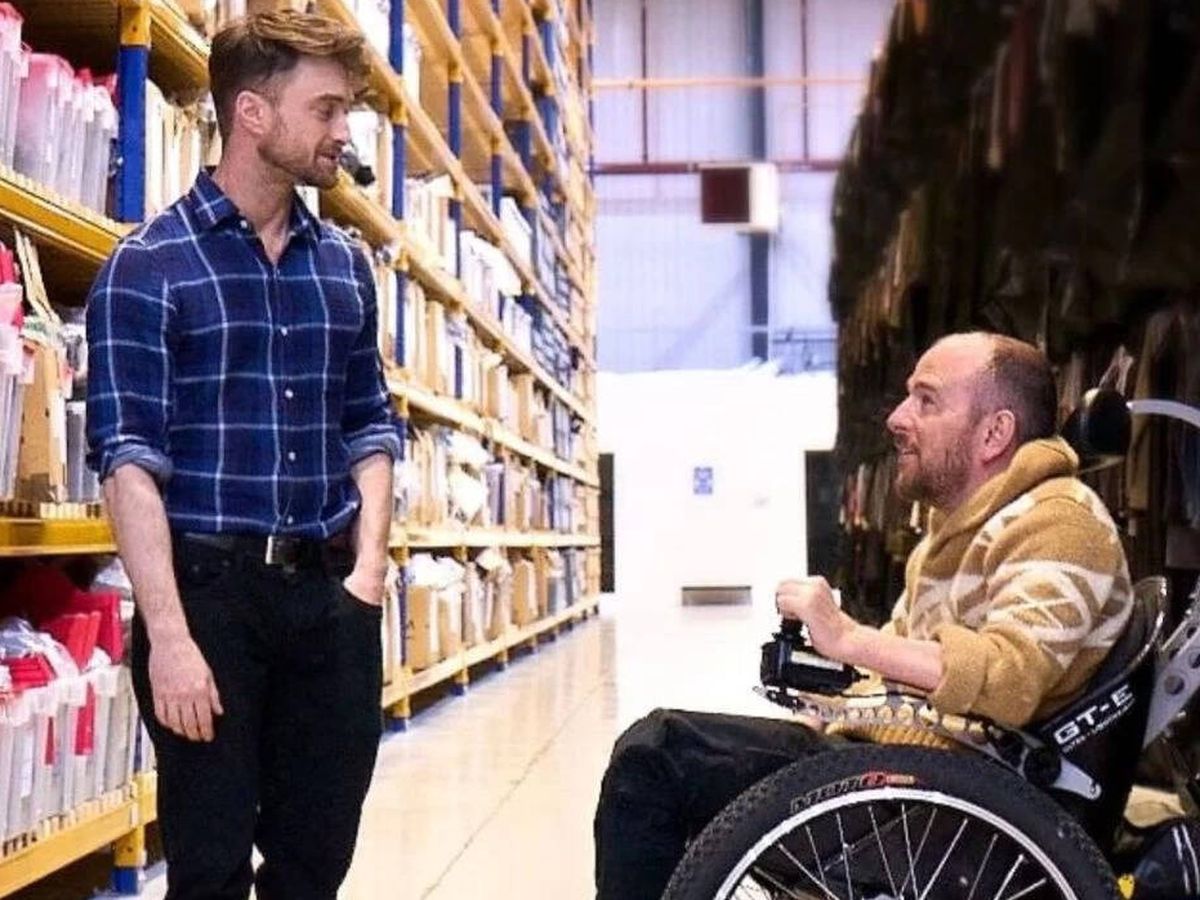 Foto: David Holmes y Daniel Radcliffe compartiendo un momento durante el documental (HBO Max)