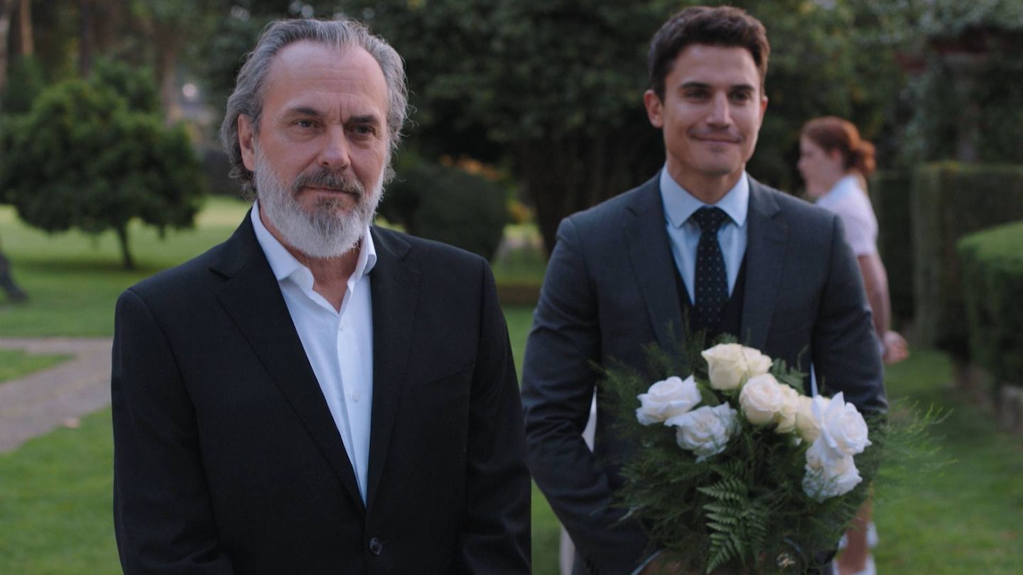José Coronado y Álex González son los protagonistas de 'Vivir sin permiso'. (Mediaset España)