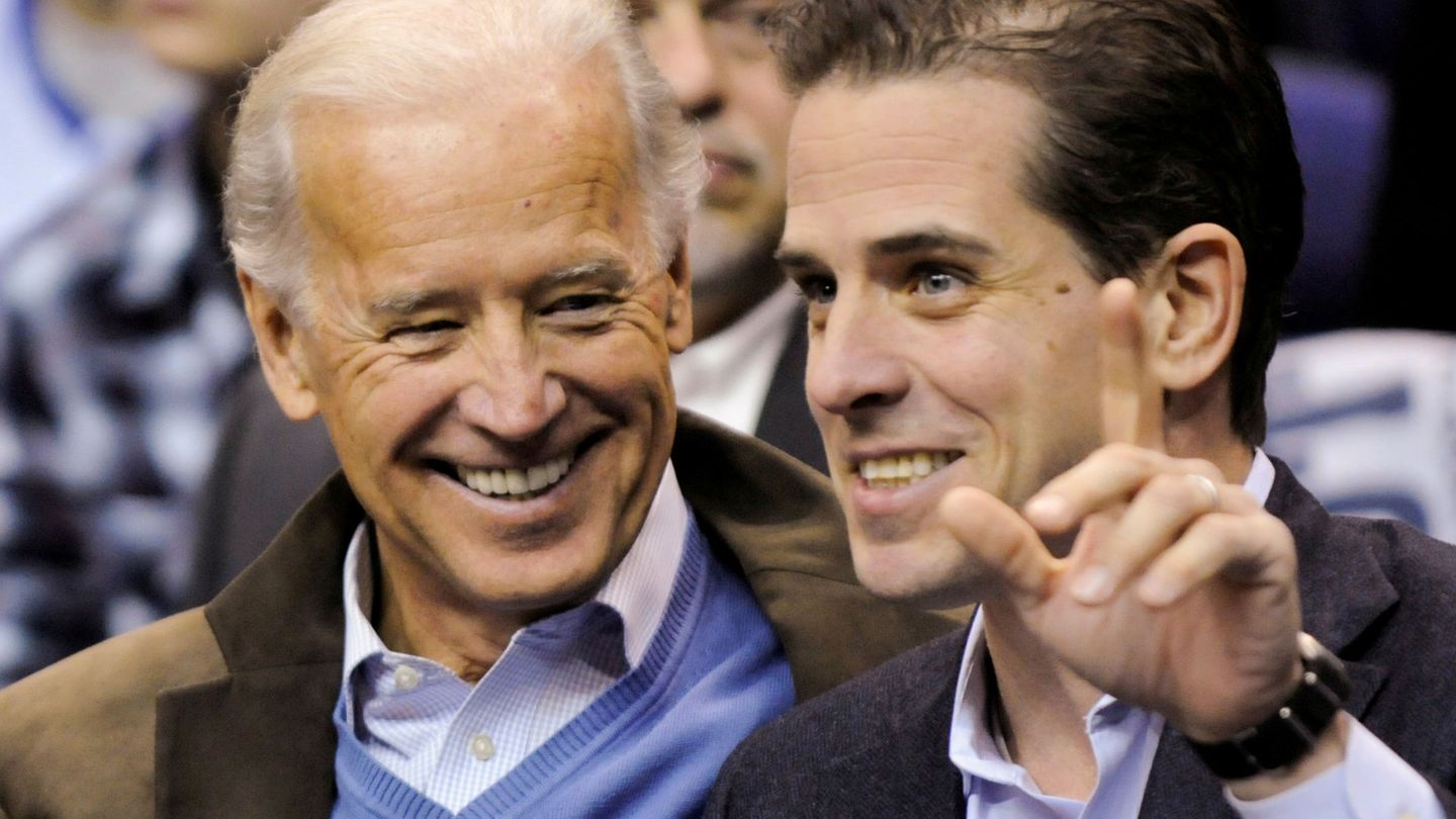 Joe Biden y su hijo, Hunter. (Reuters)
