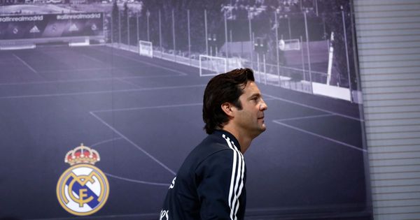 Foto: Santiago Solari, tras dar su primera rueda de prensa como entrenador provisional del Real Madrid. (EFE)