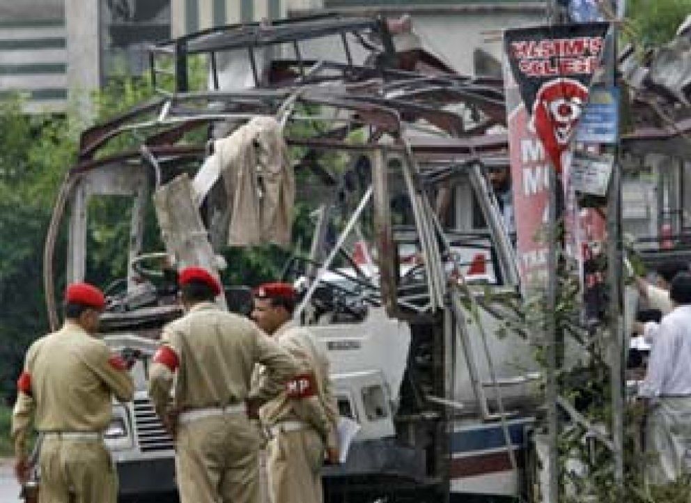 Foto: Al menos 31 muertos y 40 heridos al estallar dos bombas cerca de Islamabad
