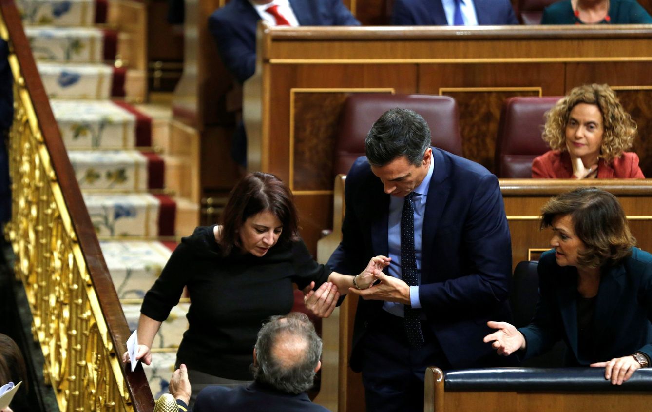 La portavoz del PSOE en el Congreso, Adriana Lastra, ha tropezado en las escaleras. (EFE)