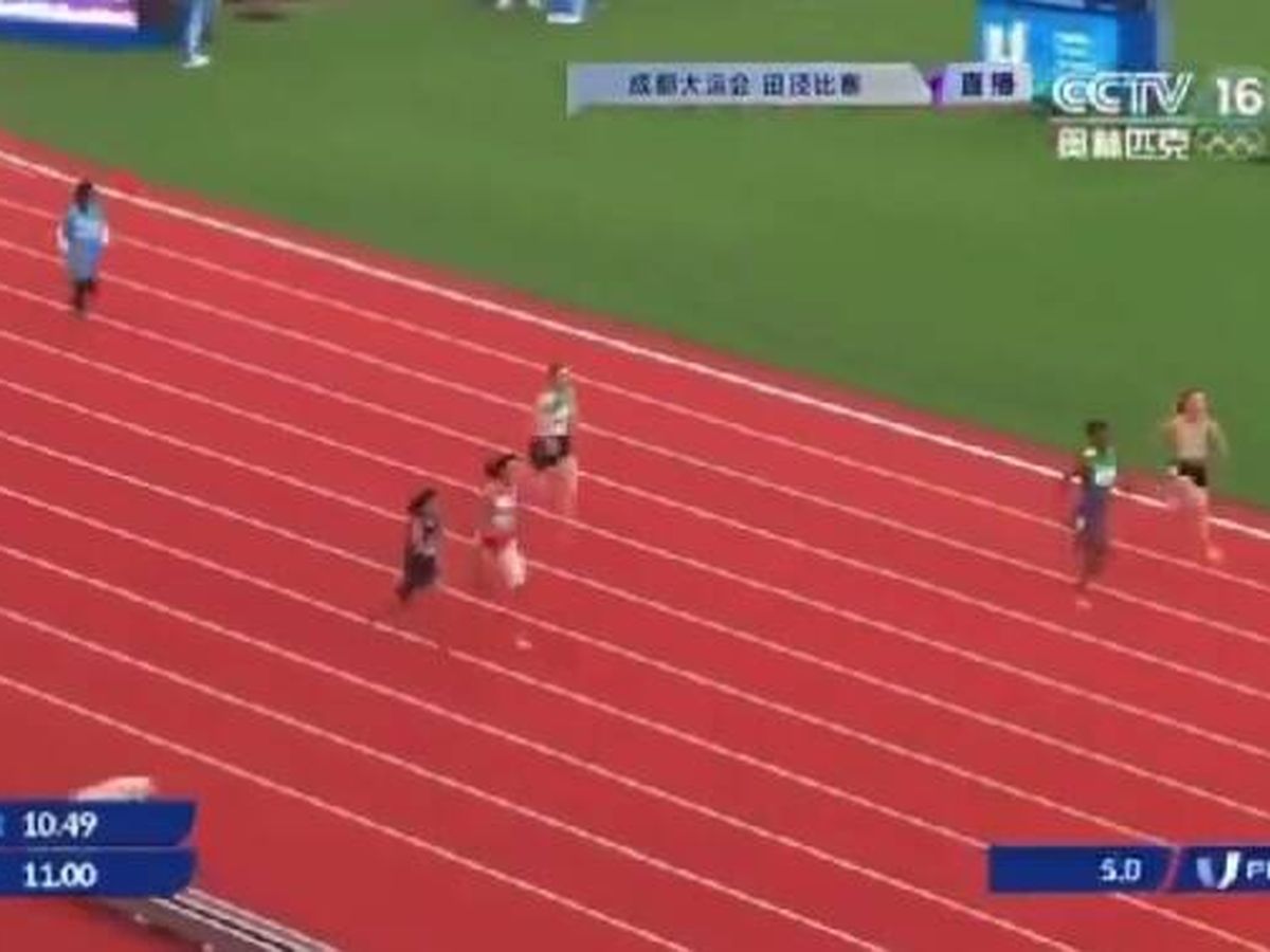Foto: Una corredora somalí hace el ridículo en una carrera y la razón por la que participó indigna al país. (Twitter)