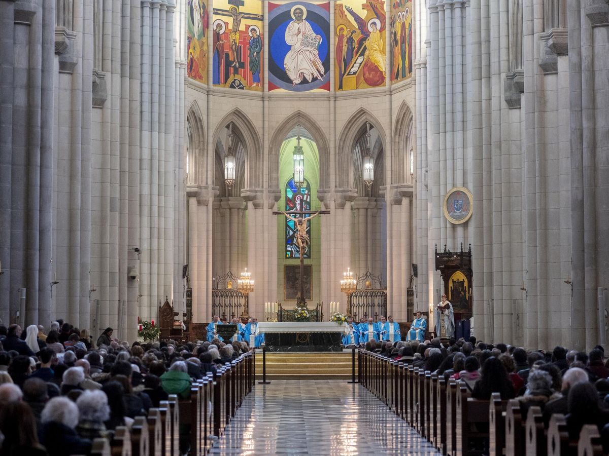 Foto: stas son las mejores iglesias para ir a ver la Misa del gallo 2023 en Madrid. (Alberto Ortega / Europa Press)