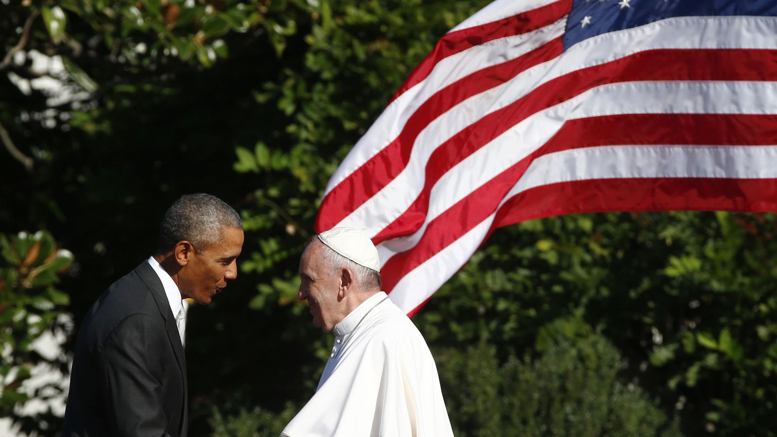 Foto: El presidente Barack Obama saluda al Papa Francisco durante una ceremonia de bienvenida en la Casa Blanca, Washington, el 23 de septiembre de 2015 (Reuters).
