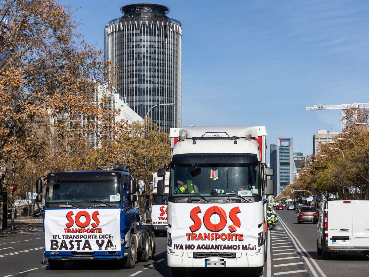 Foto: Marcha de camiones en Madrid. (EFE/Rodrigo Jimenez)