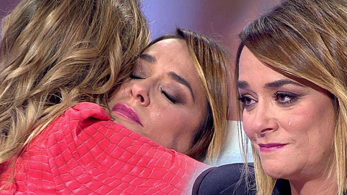 Toñi Moreno rompe a llorar en brazos de Carlota Corredera