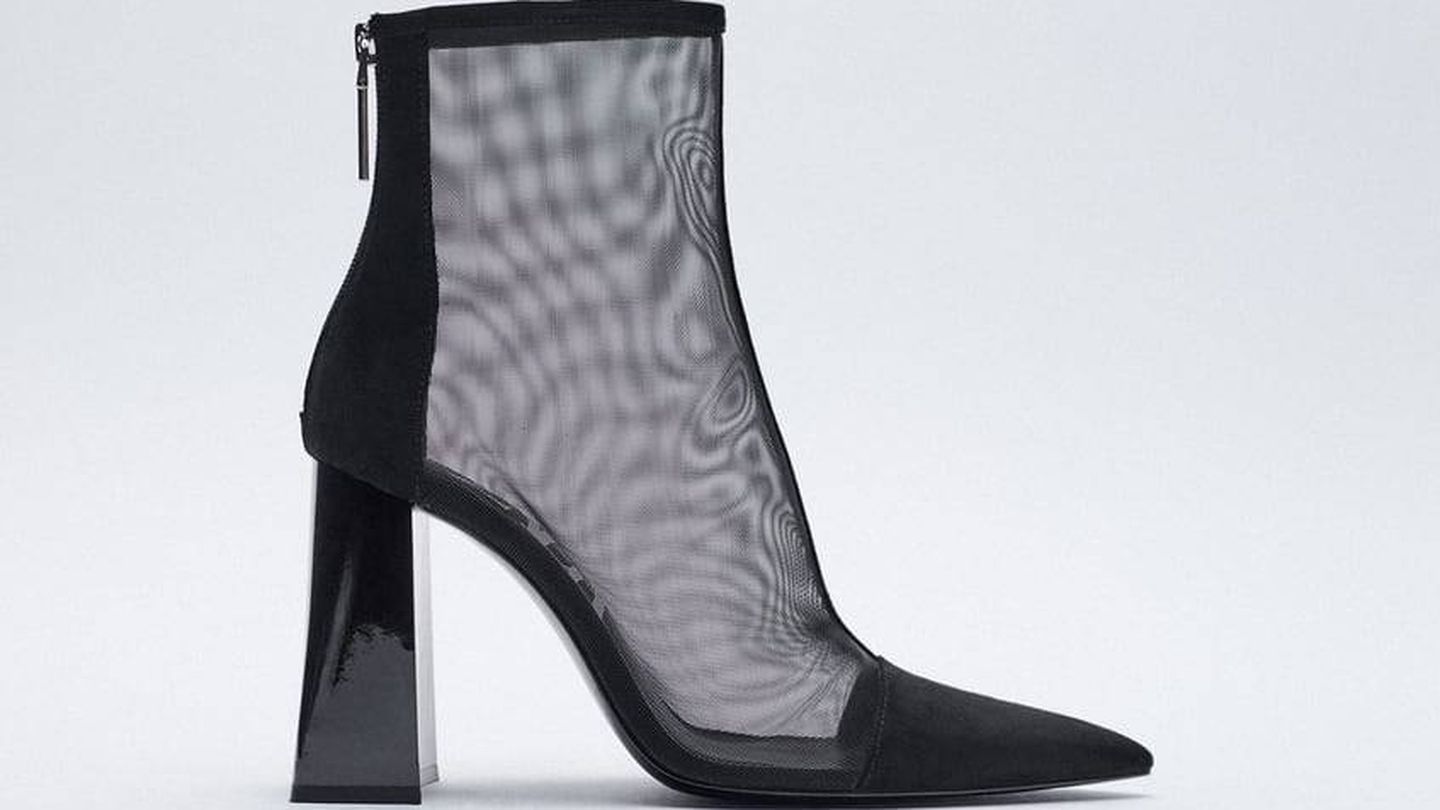 Botines negros de la nueva colección de Zara. (Cortesía)