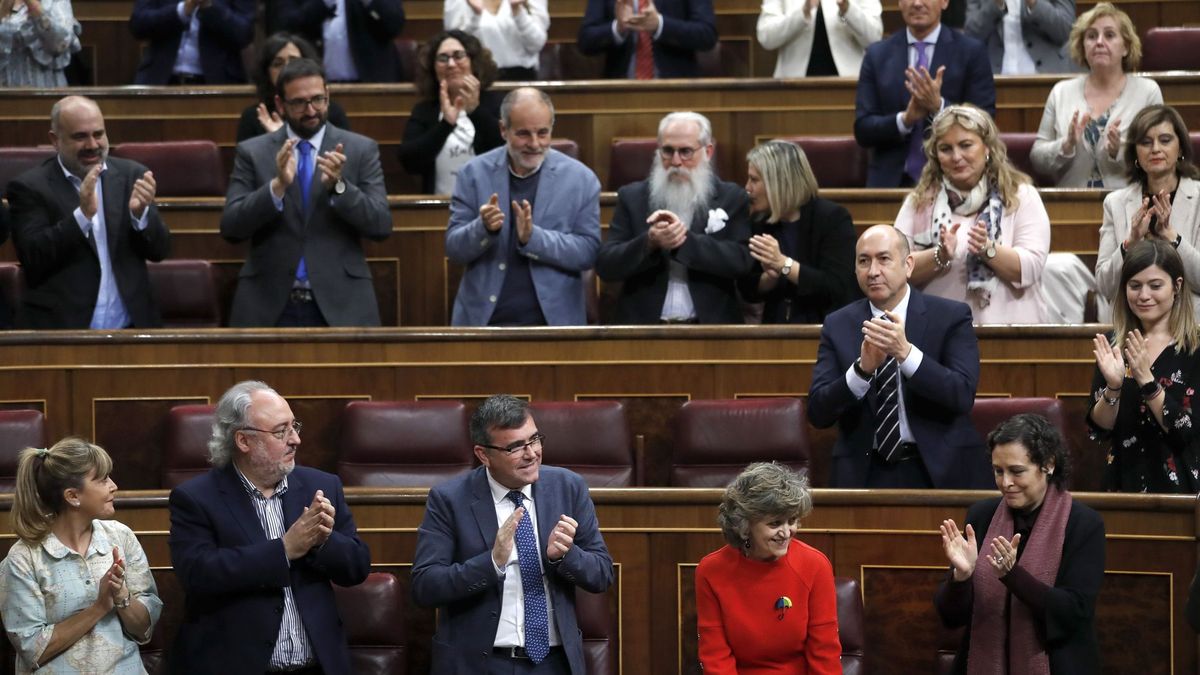 PSOE y Podemos monopolizan el debate parlamentario con el plácet del Gobierno