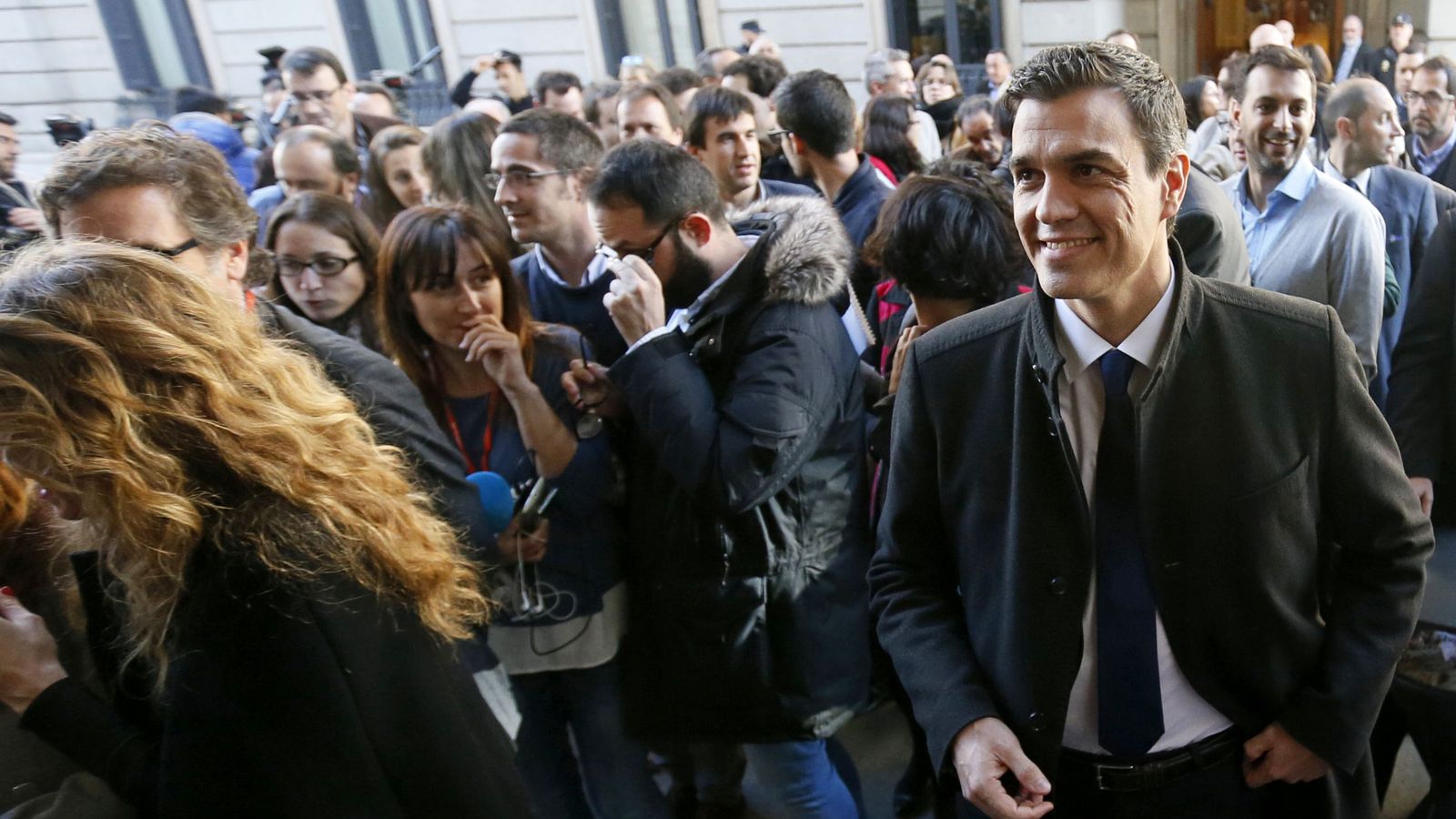 Foto: Pedro Sánchez, a su llegada al Congreso este 23 de febrero, justo antes de anunciar su preacuerdo con Ciudadanos. (EFE)