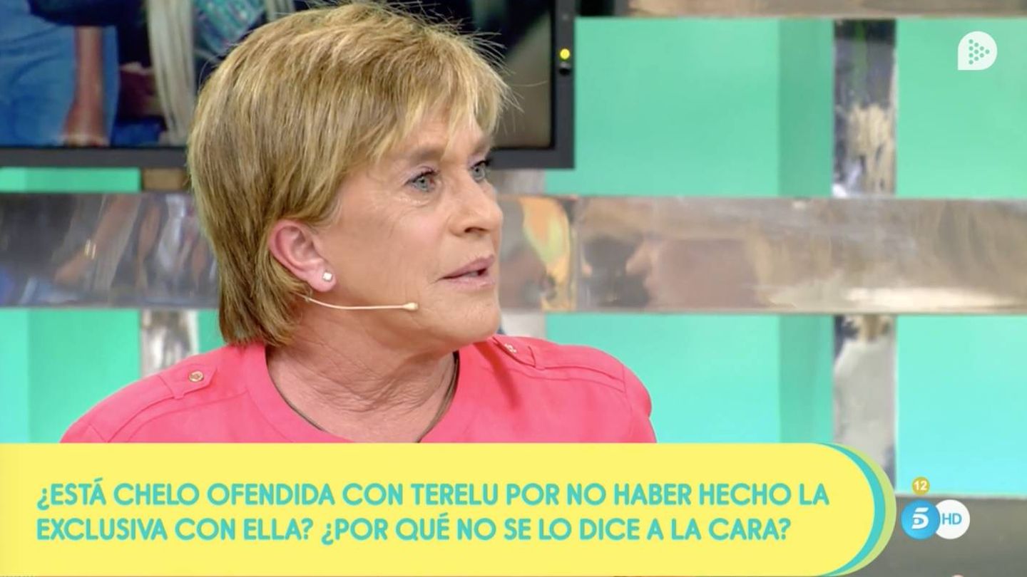 Chelo García Cortés se disgusta durante el debate en 'Sálvame'. (Telecinco)