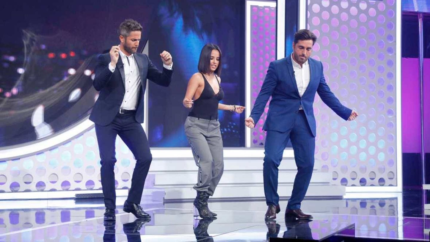 Roberto Leal bailando con Becky G y Bustamante en 'OT 2017'. (Gtres)