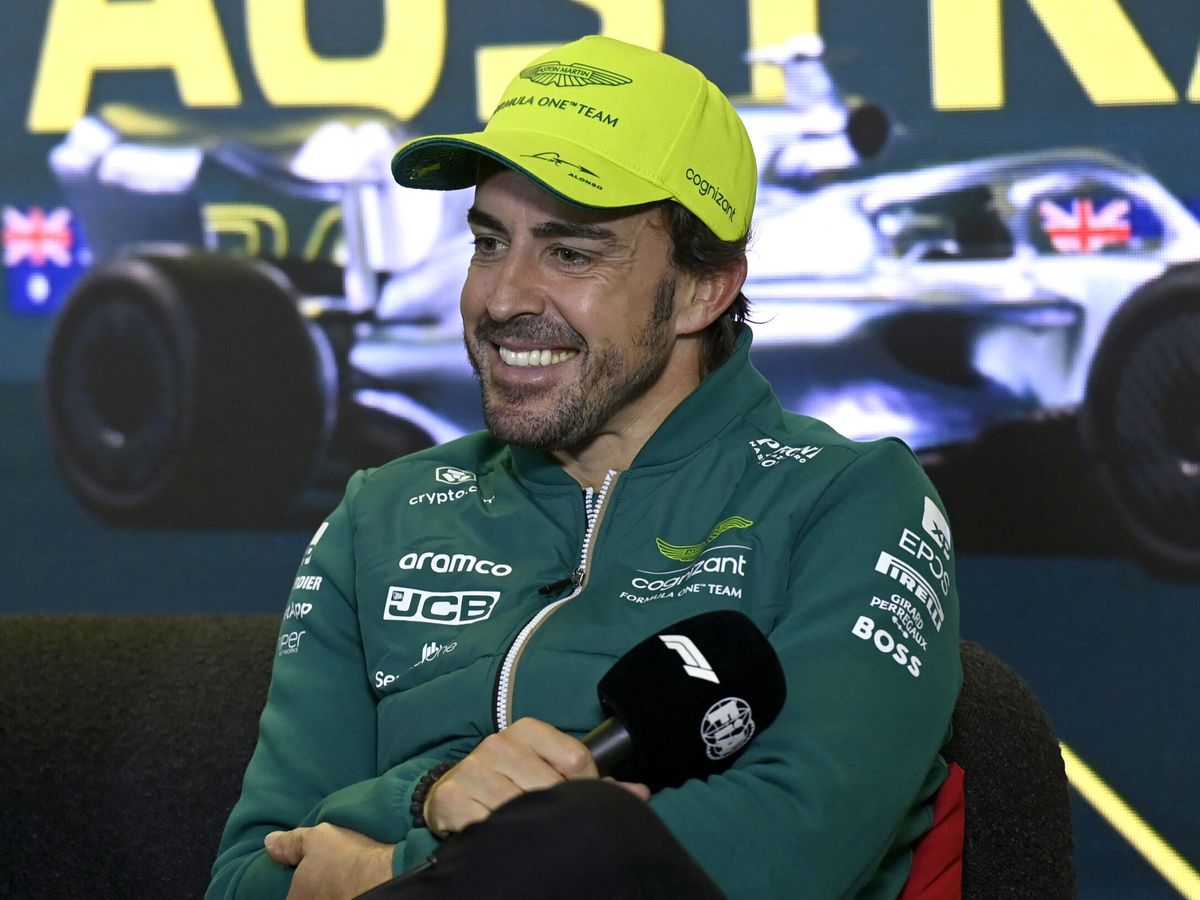 Foto: Fernando Alonso está feliz y eso se le nota en su conexión con la afición más joven (REUTERS/Jaimi Joy)