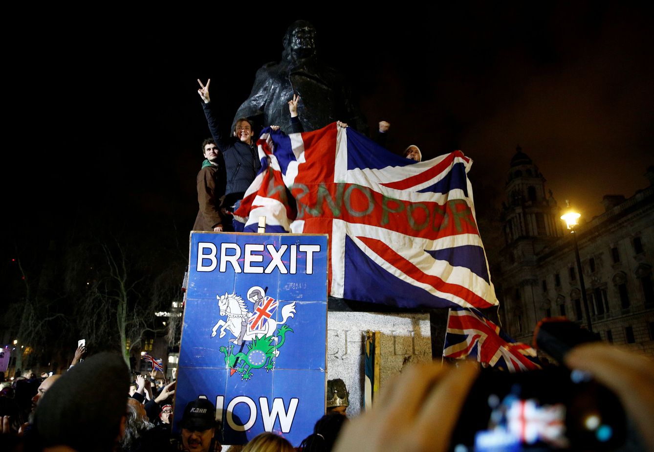 Partidarios del Brexit, celebrando. (Reuters)