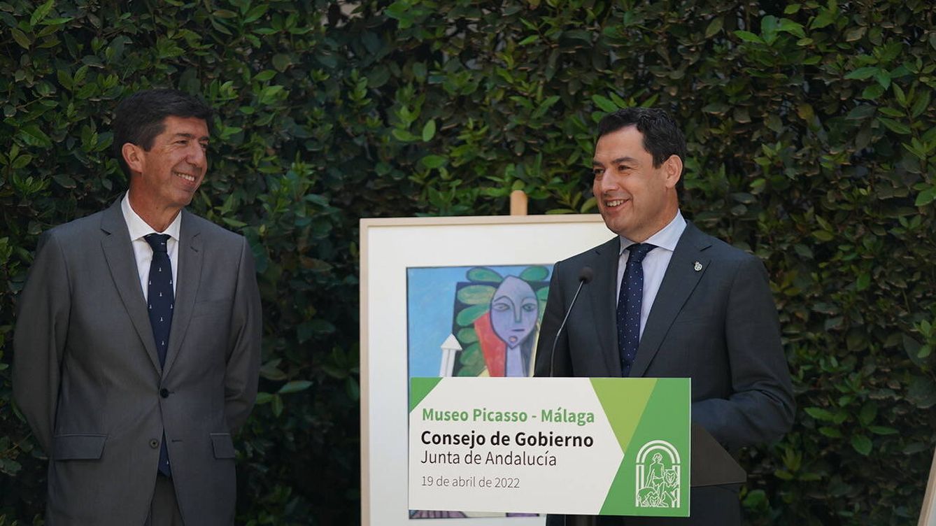 Foto: Juan Marín junto a Juanma Moreno en la rueda de prensa celebrada en el Museo Picasso Málaga. (Junta de Andalucía)