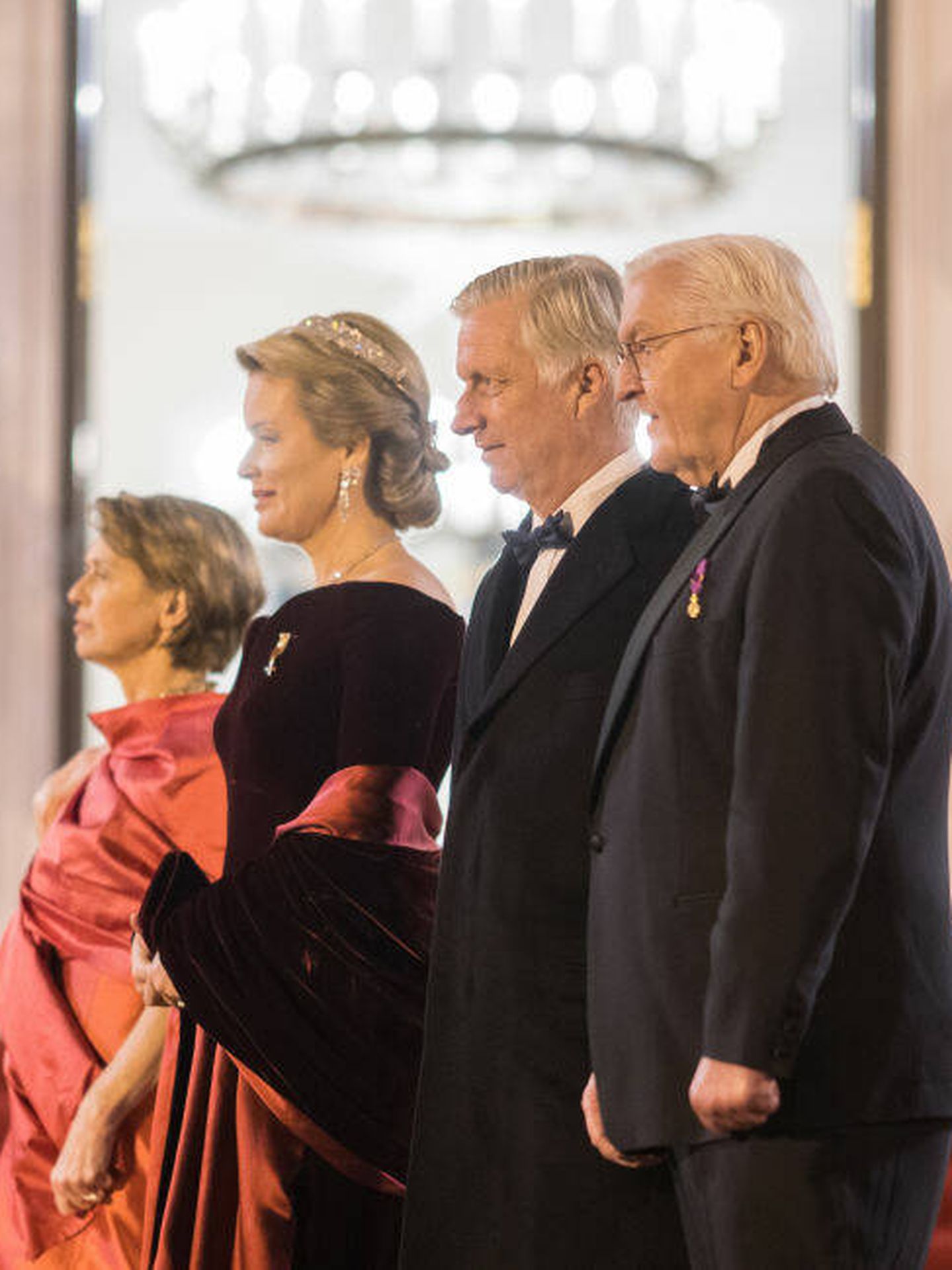 Detalle de la joyería utilizada por Matilde de Bélgica para el banquete de Estado celebrado en Alemania. (Getty Images)