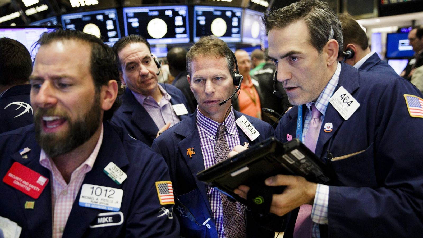 Foto: Operadores en el parqué de Wall Street (EFE)