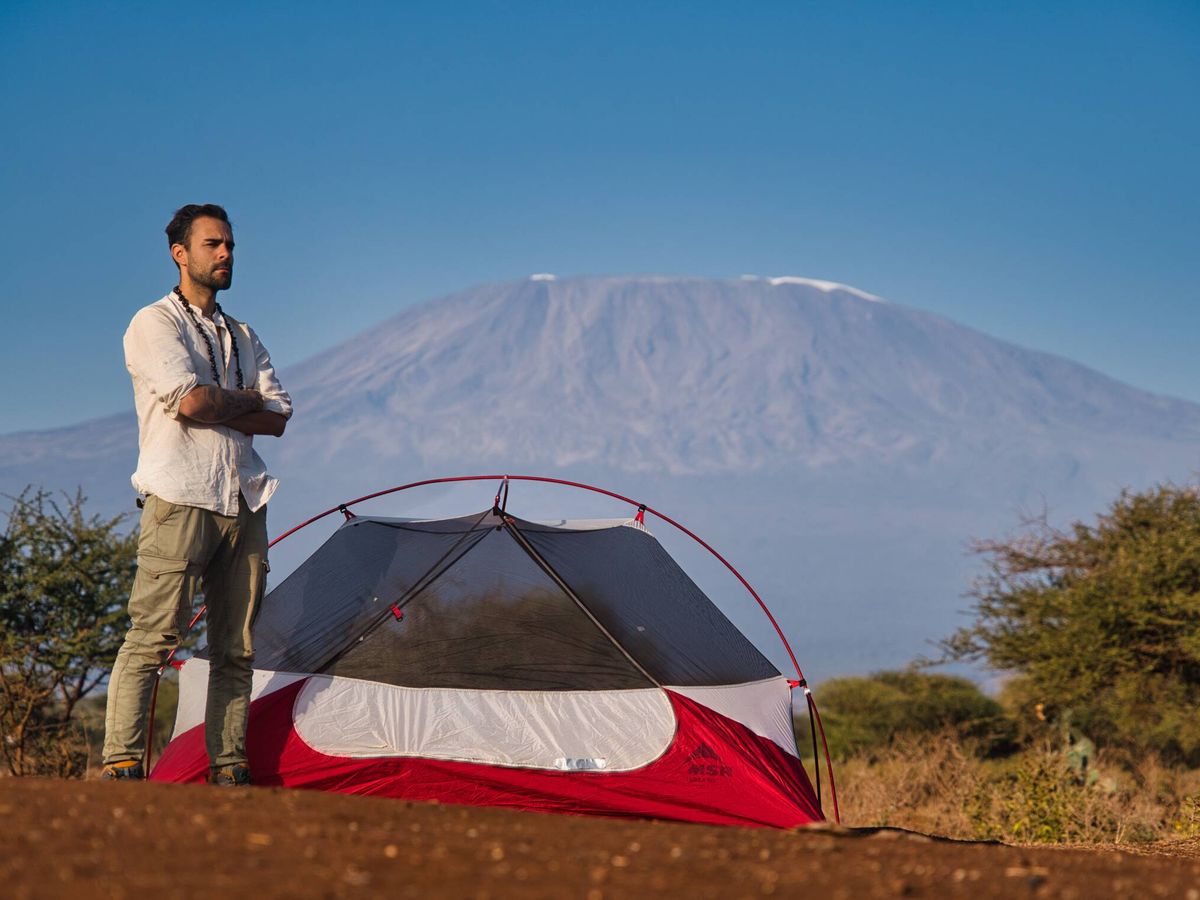 Foto: Pablo Nemo al pie del Kilimanjaro. (Cedida)