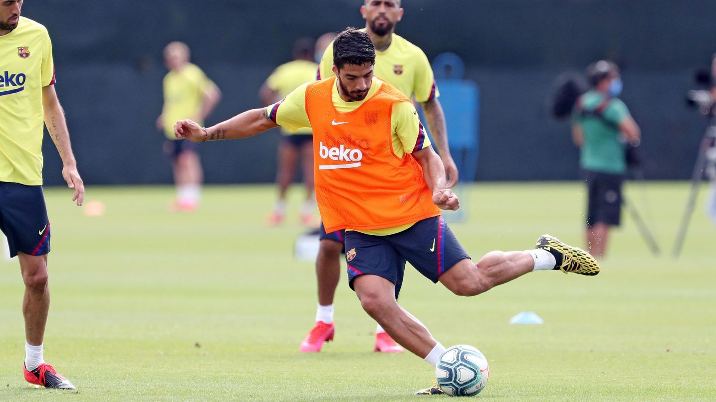Luis Suárez, durante un entrenamiento con el Barça este mes de junio. (EFE)