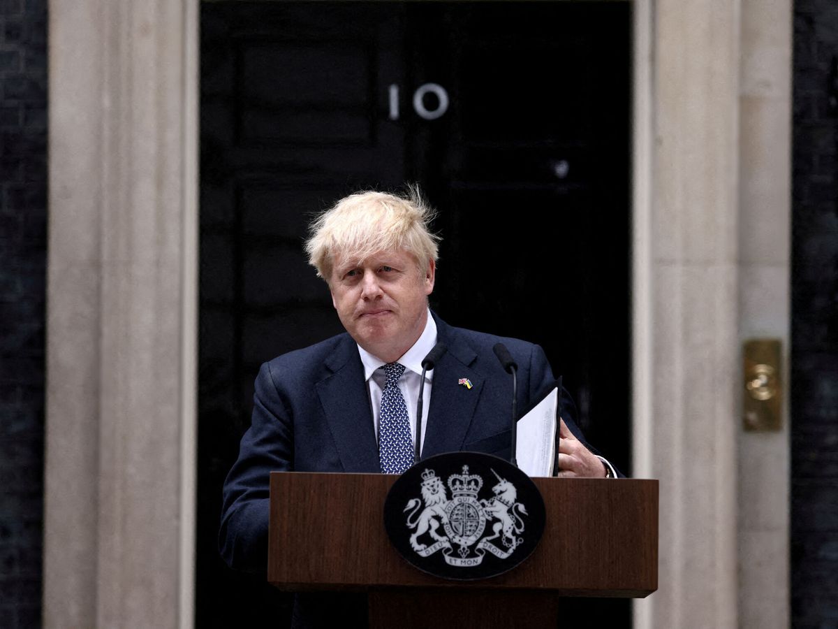 Foto: Boris Johnson, en la puerta de Downing Street. (Reuters/Henry Nicholls)