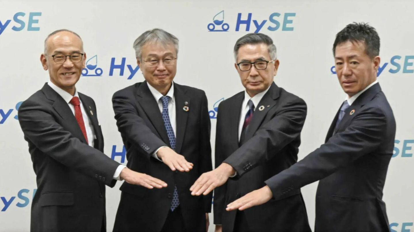 Ejecutivos de Kawasaki Motors Co., Suzuki Motor Corp., Honda Motor Co. y Yamaha Motor Co. (Kyodo)