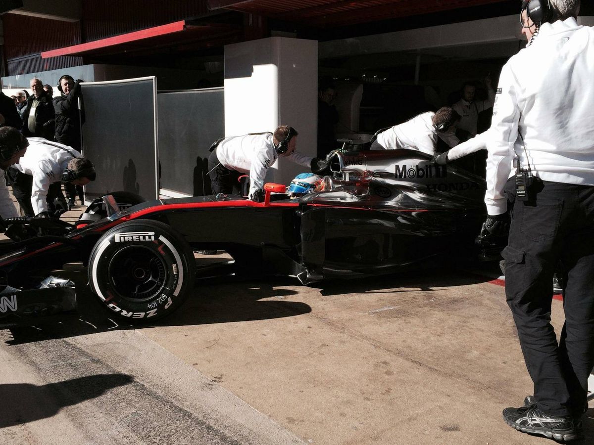 Foto: Fernando Alonso, en 2015, en su McLaren momentos antes del accidente. (McLaren Twitter)