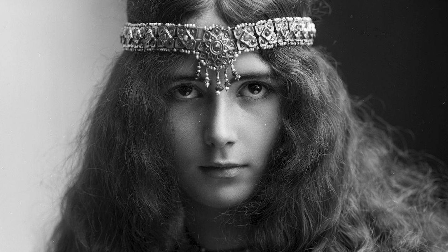  Fotografía de la bailarina de la Opera de París Diane de Mérode, más conocida como Cléo de Mérode, en el papel de Cleopatra (1894). (EFE)