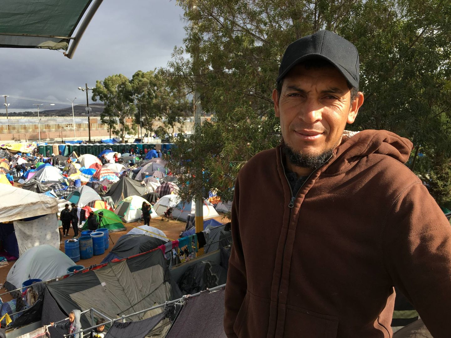 El hondureño Norman García, quien todavía no ha solicitado asilo a EEUU y debate si quedarse en Tijuana. (C. Pérez Cruz)