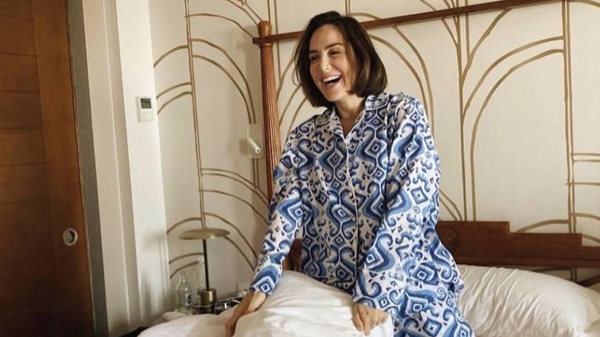La marca fetiche de la jet set lanza pijamas: por qué el lujo los ama