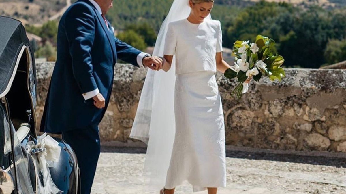 Vestidos de novia midi: reglas de estilo, cómo llevarlos y claves para acertar