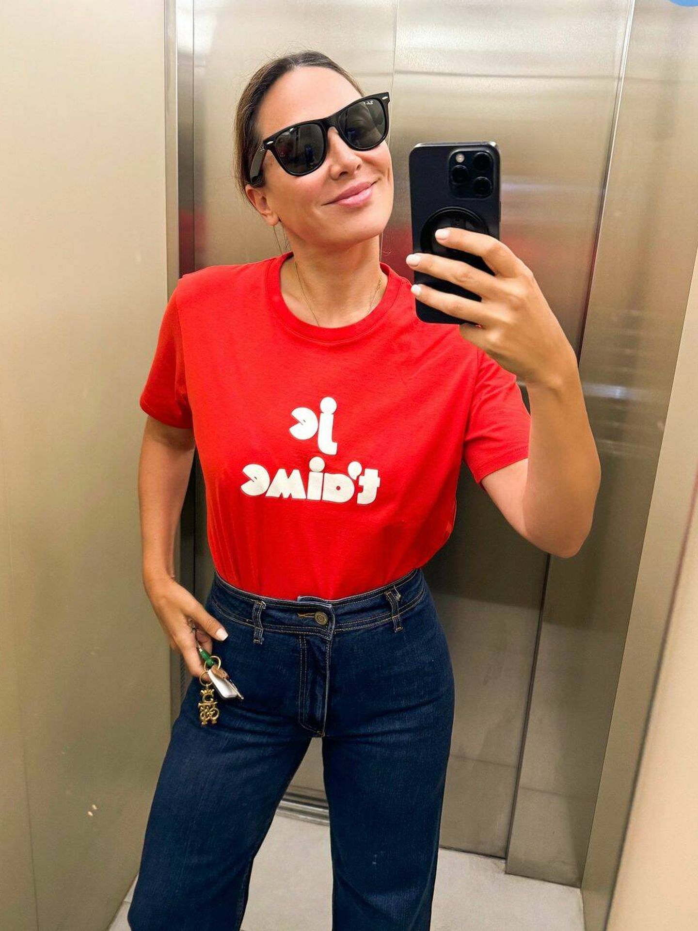 Tamara Falcó escogió una camiseta solidaria para su último look (Instagram: tamara_falco)