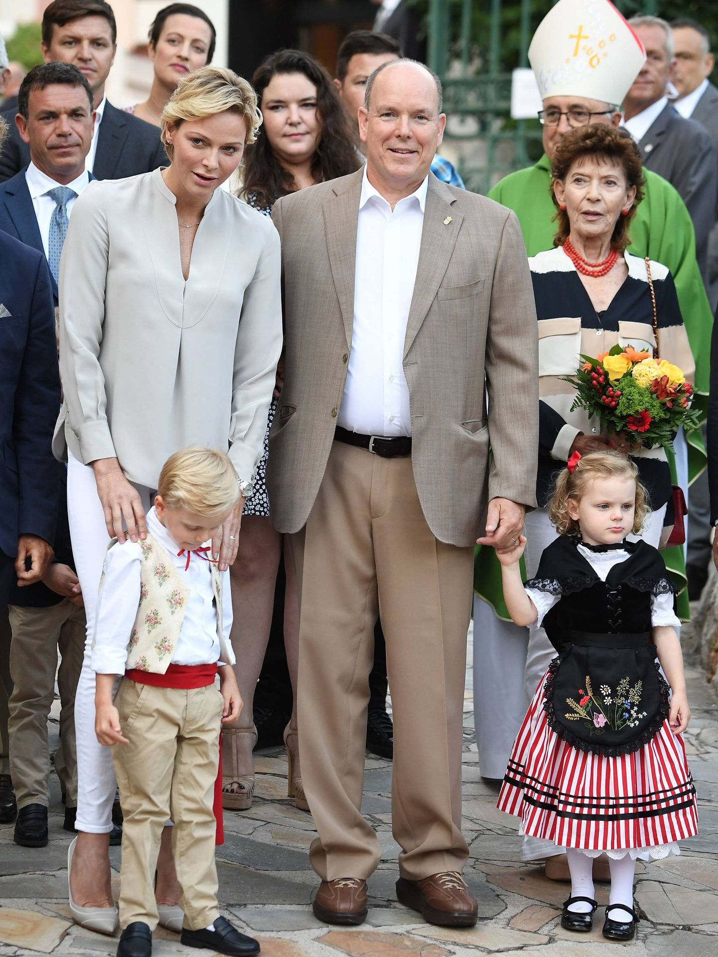 La familia real de Mónaco asiste al picnic anual. (CP)