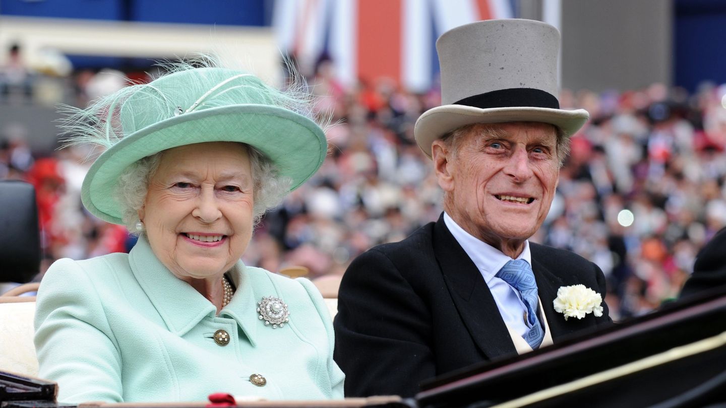 La reina Isabel II y del príncipe Felipe, duque de Edimburgo, en una imagen de 2017. (EFE)